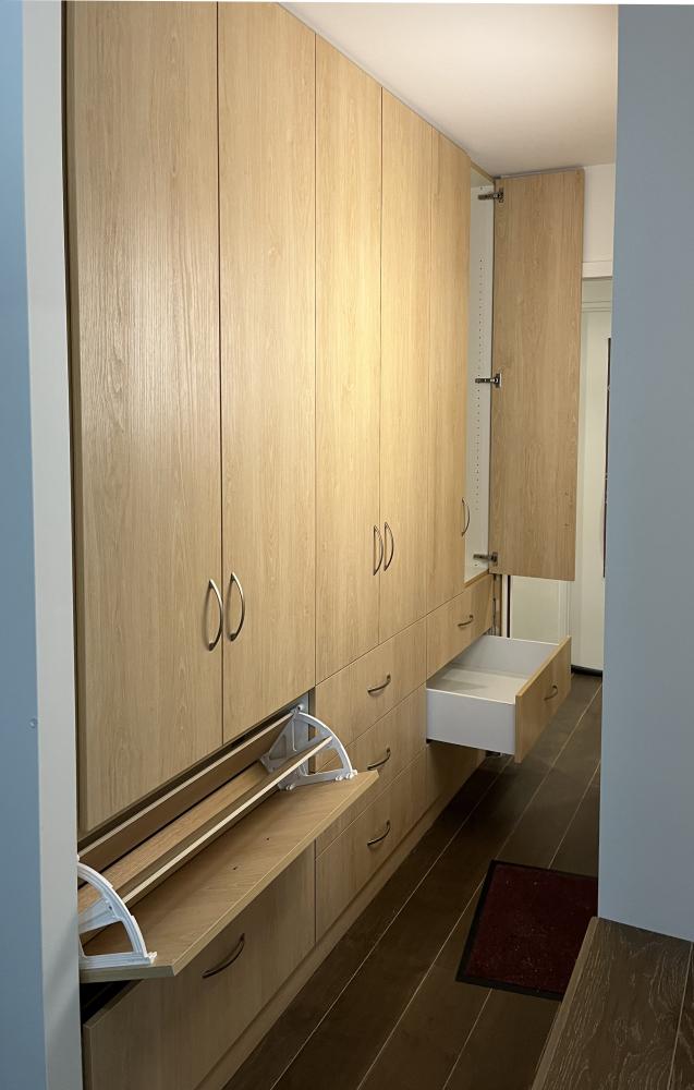 placard à chaussures et vestiaire