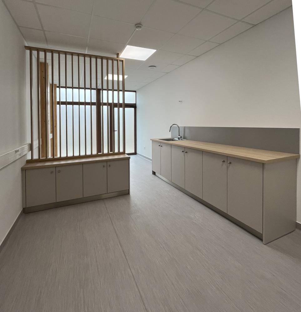 Mobiliers pour 9 cabinets médicaux